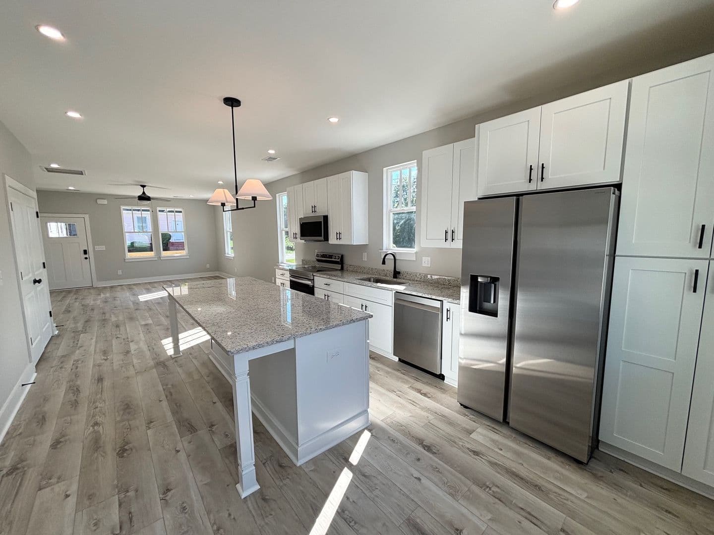 Columbia Apartment: 2703 Clark St