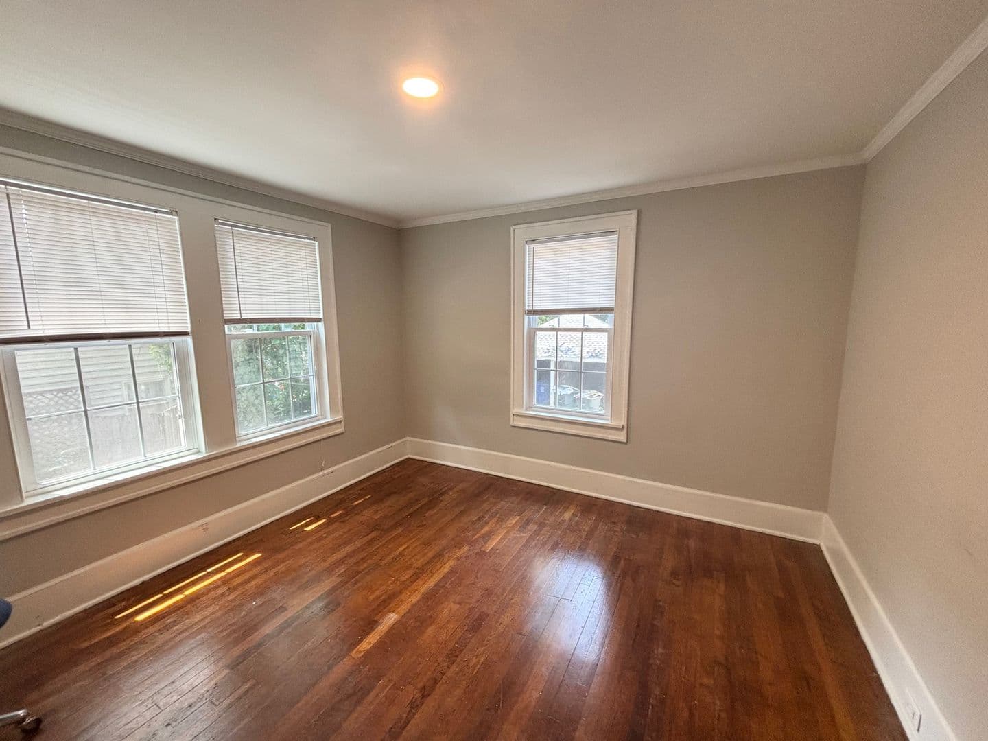 Columbia Apartment: 1615 Hollywood Drive - 1615 Hollywood Drive Upstairs