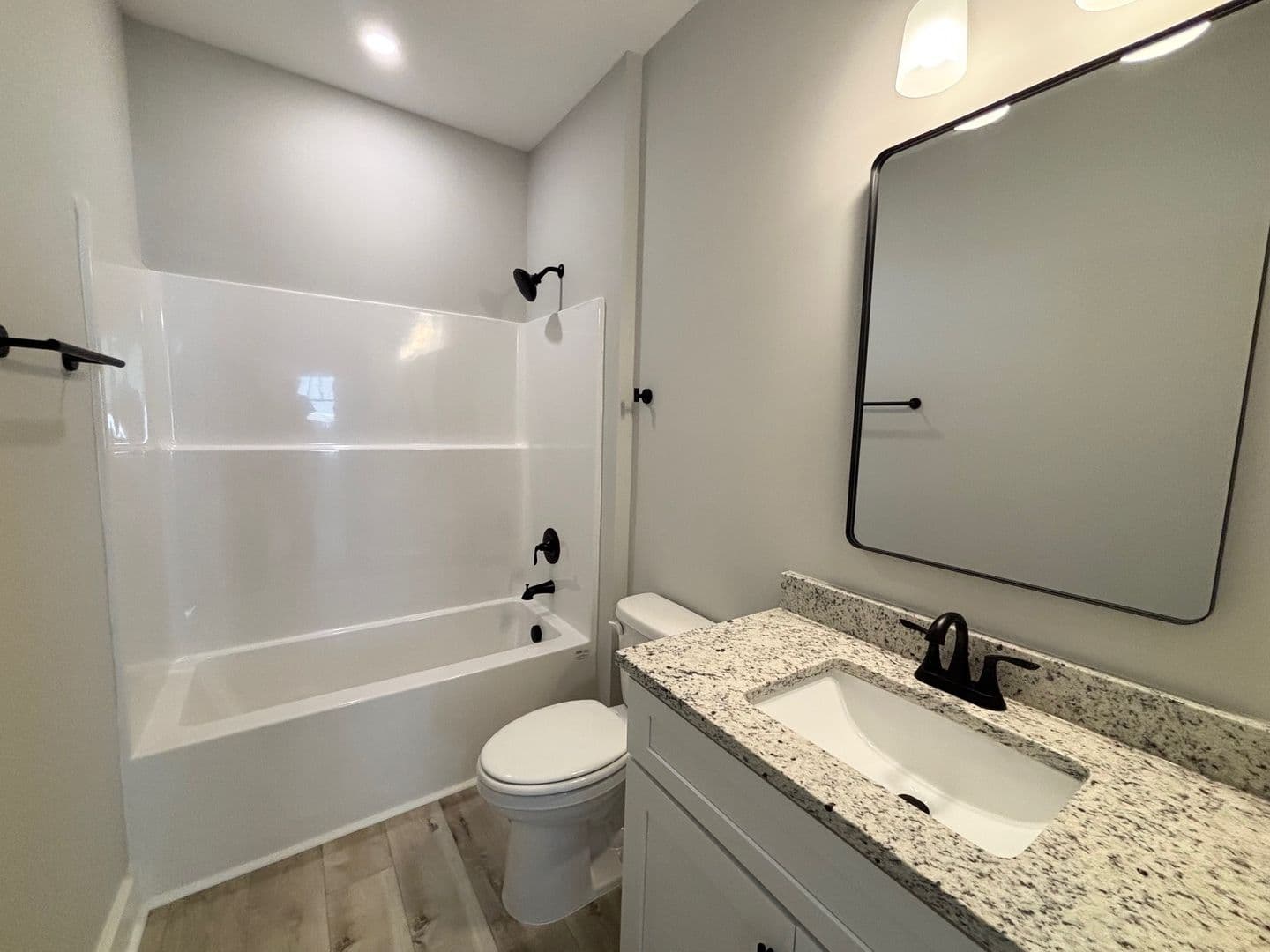 Columbia Apartment: 2703 Clark St