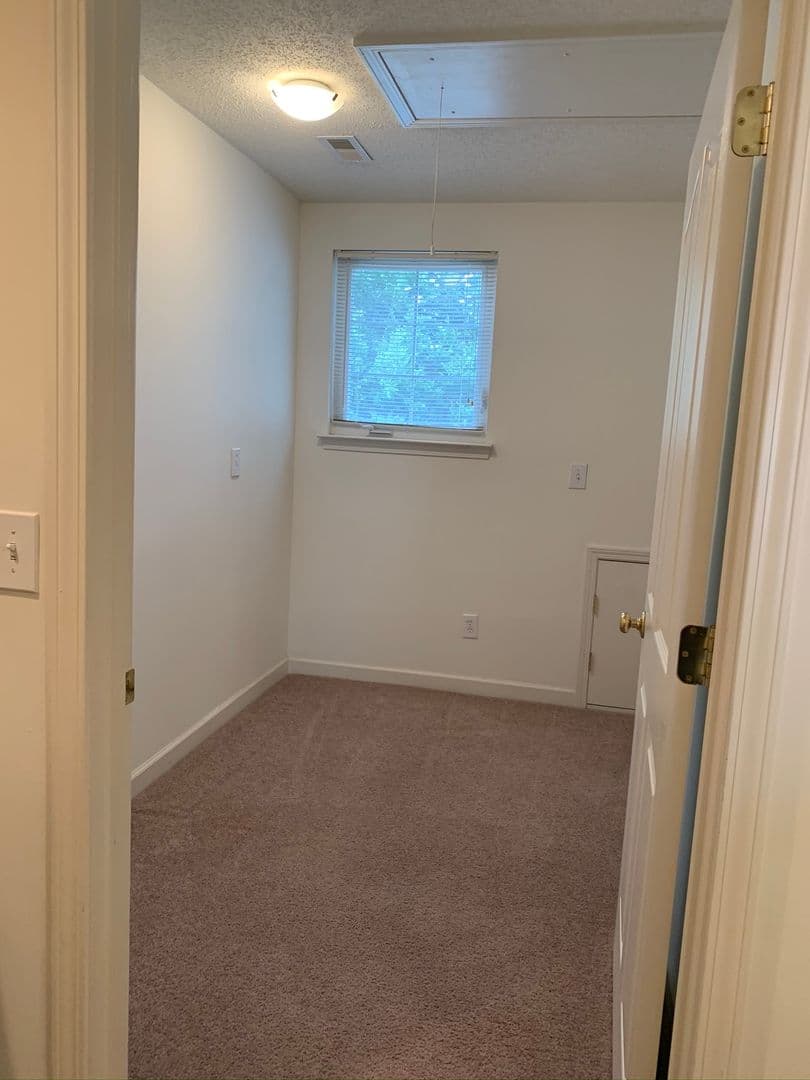 Mooresville House: 177 Clusters Circle