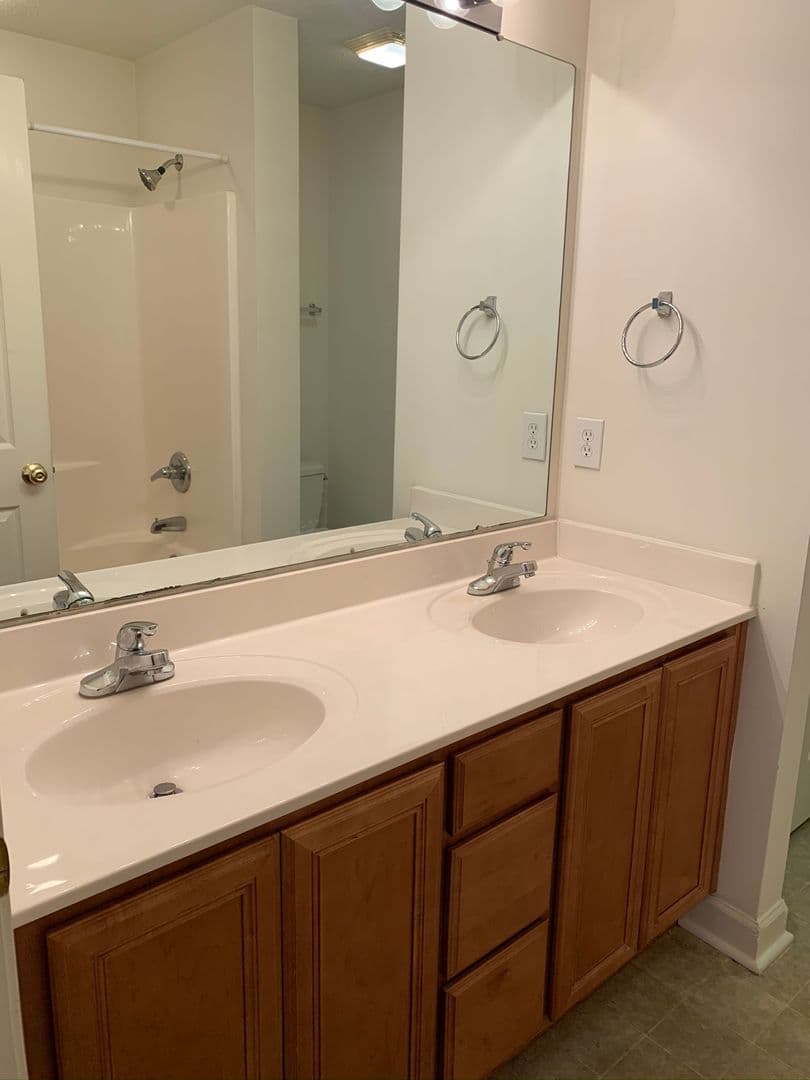 Mooresville House: 177 Clusters Circle