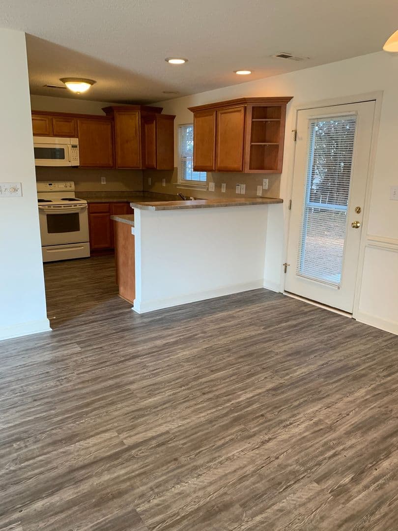 Mooresville House: 199 Clusters Circle