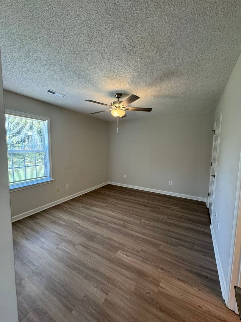 Mooresville House: 122 Springwood Lane