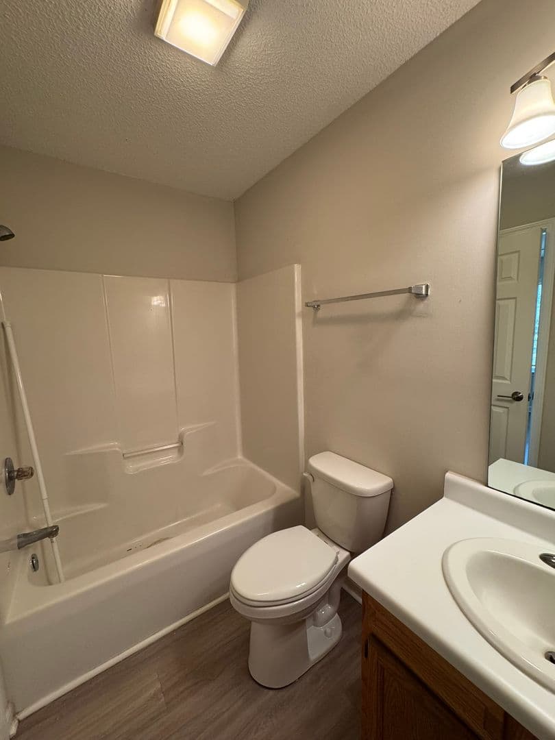 Mooresville House: 122 Springwood Lane