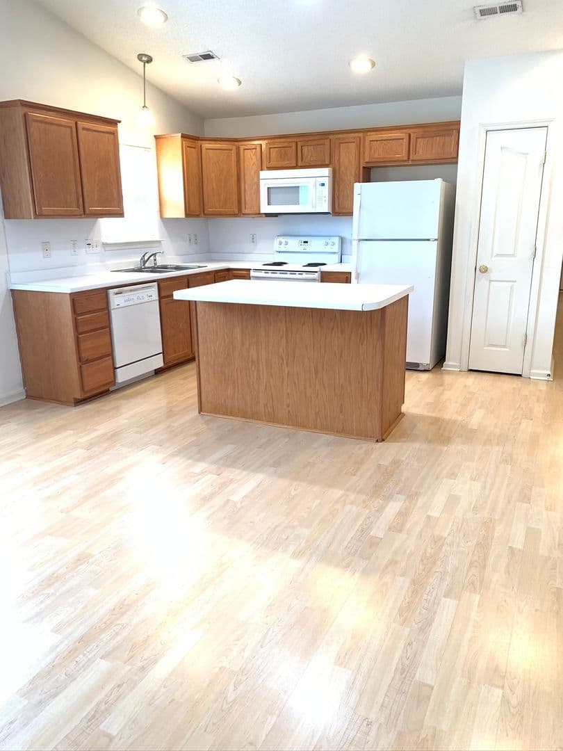 Mooresville House: 134 Springwood Lane