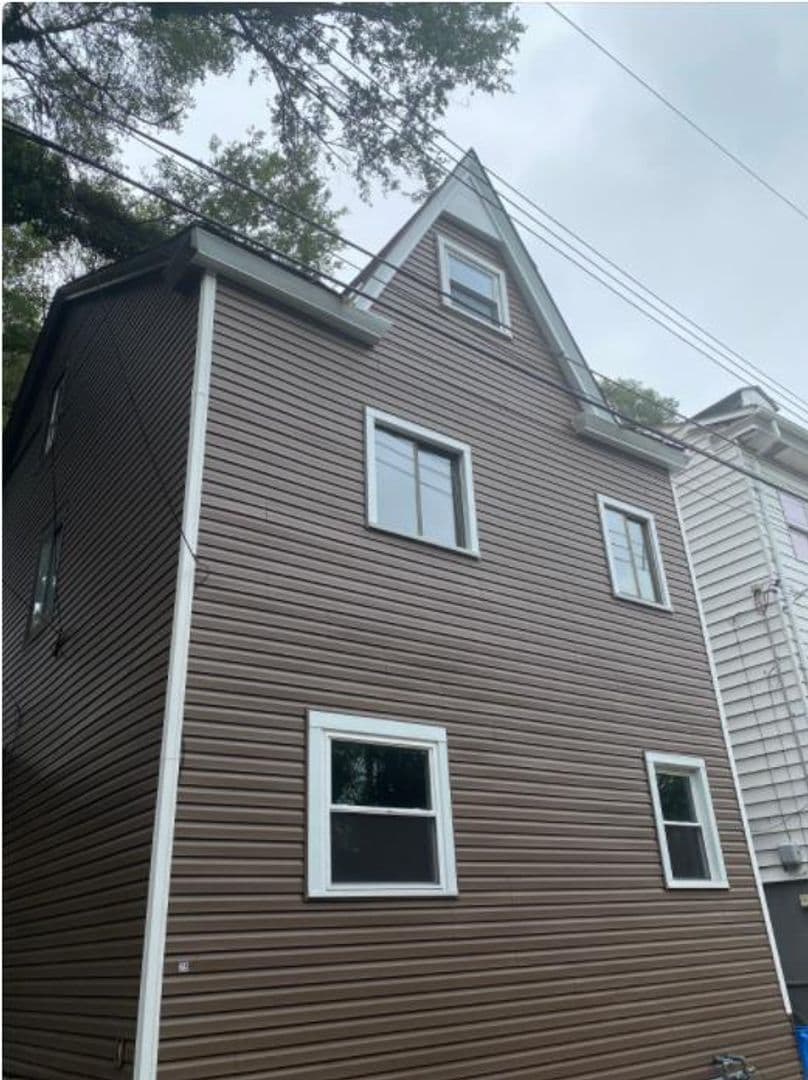 Pittsburgh Apartment: 29 Lawn Street