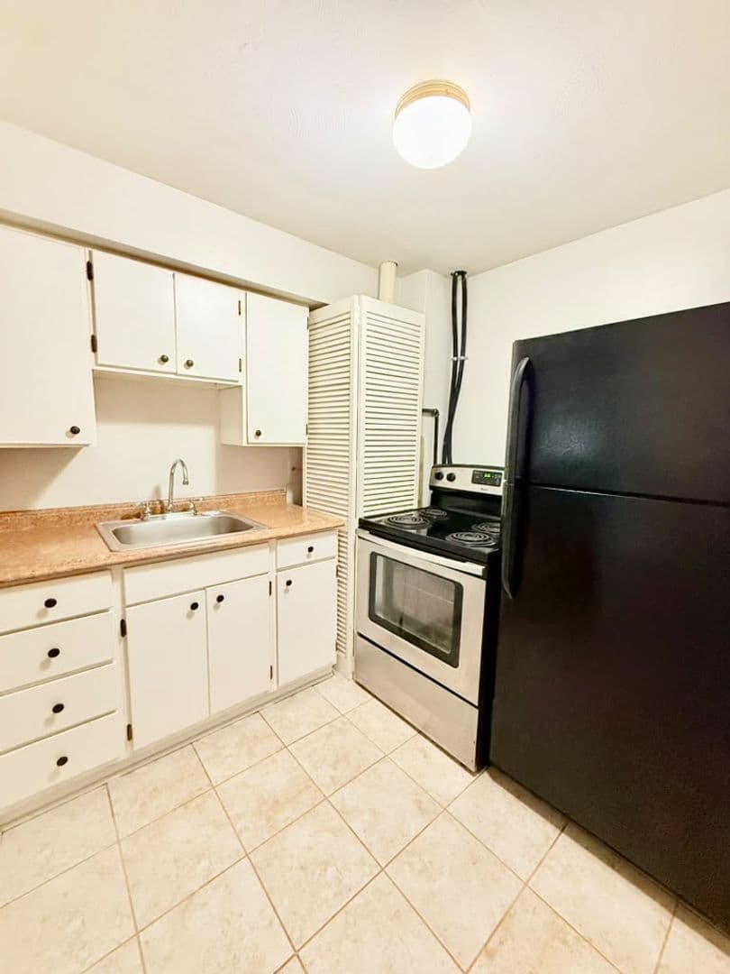 Ross Apartment: 3447-3453 Evergreen Rd