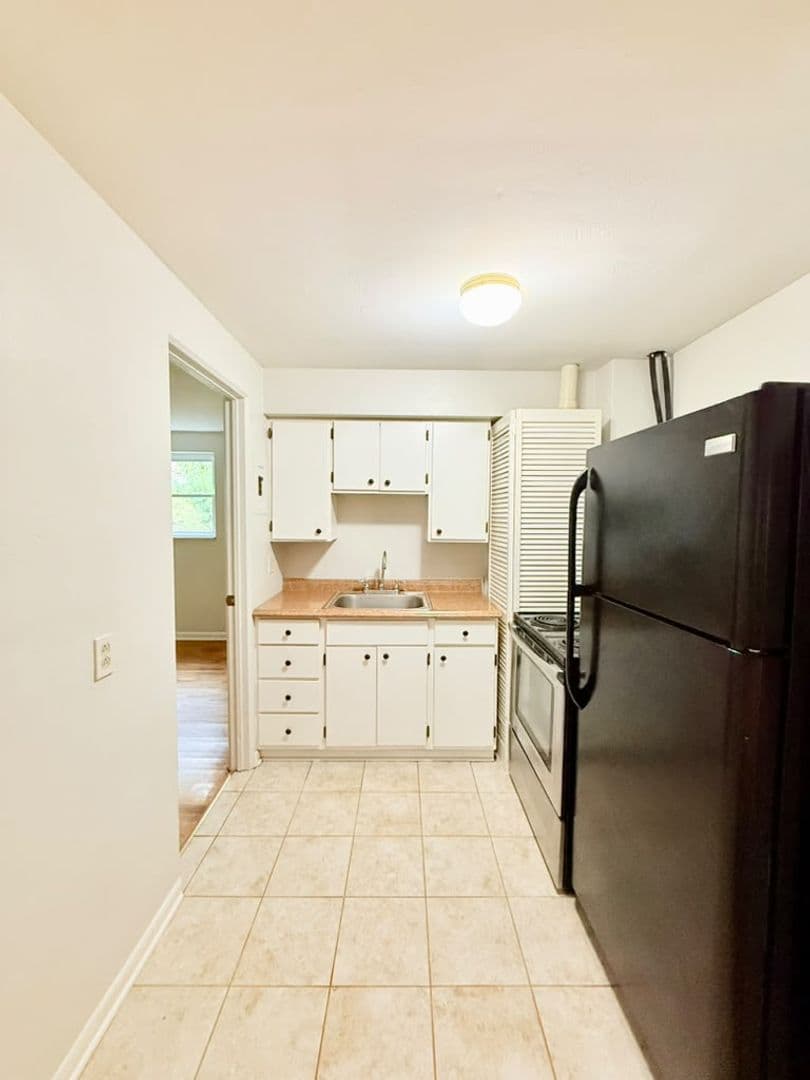 Ross Apartment: 3447-3453 Evergreen Rd