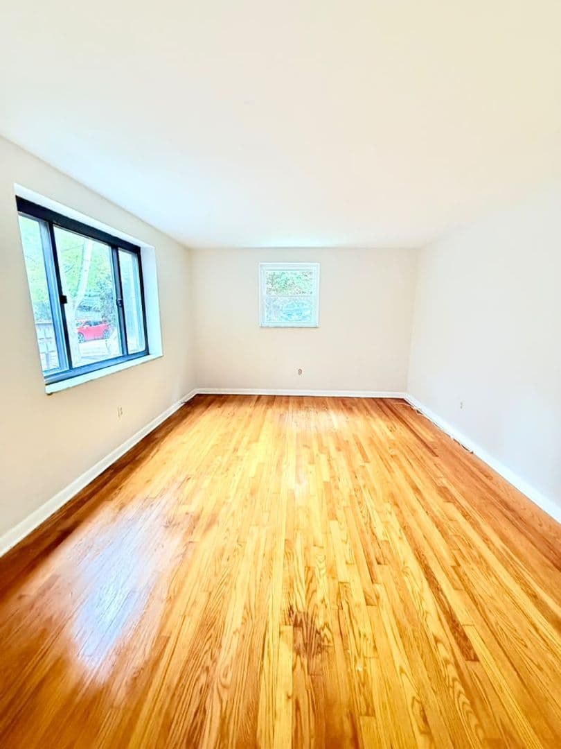 Ross Apartment: 3447-3453 Evergreen Rd