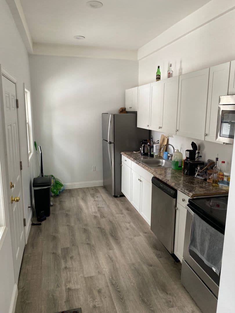 Pittsburgh Apartment: 29 Lawn Street