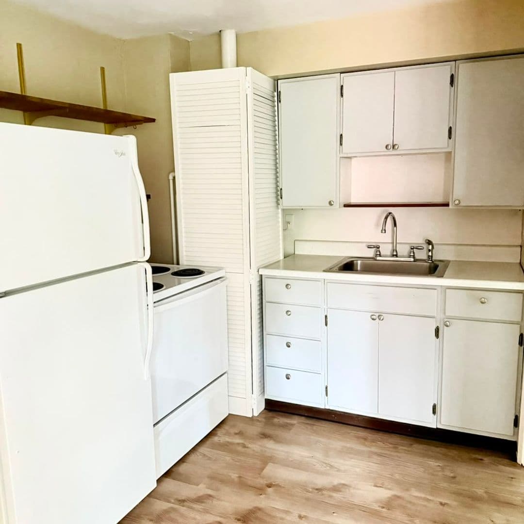 Ross Apartment: 3447-3453 Evergreen Rd