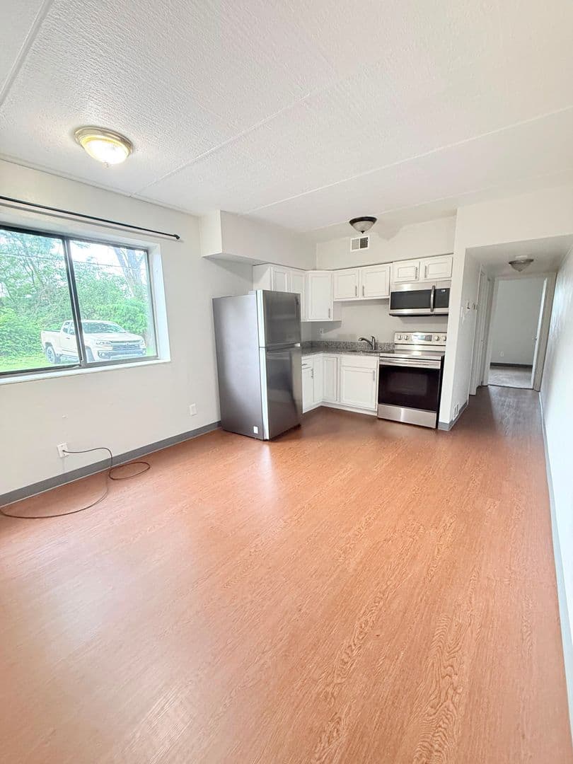 Verona Apartment: 462 South Ave