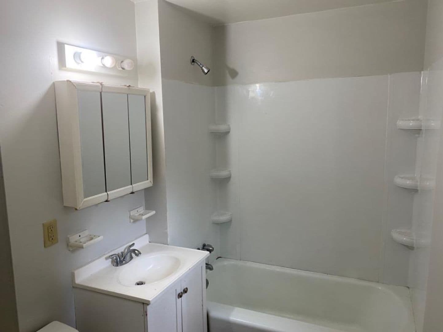Pittsburgh Apartment: 29 Lawn Street