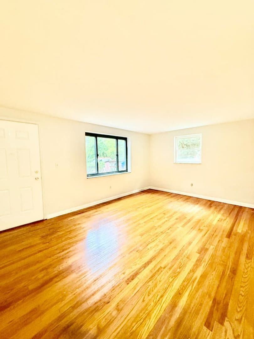 Ross Apartment: 3447-3453 Evergreen Rd