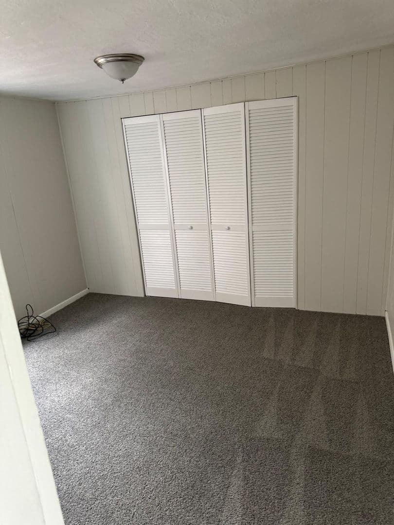 Swissvale Apartment: 2050 Monongahela Ave