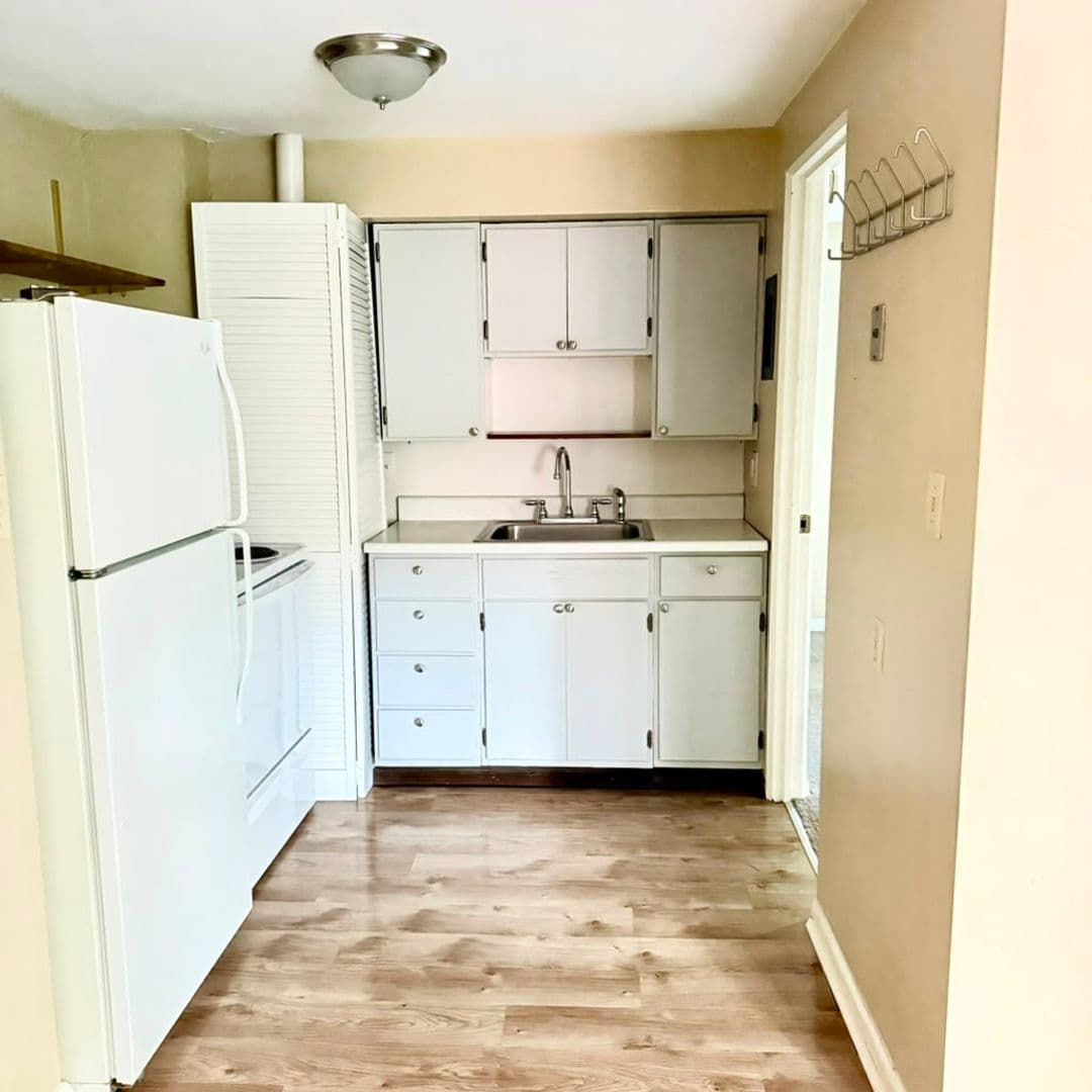 Ross Apartment: 3447-3453 Evergreen Rd