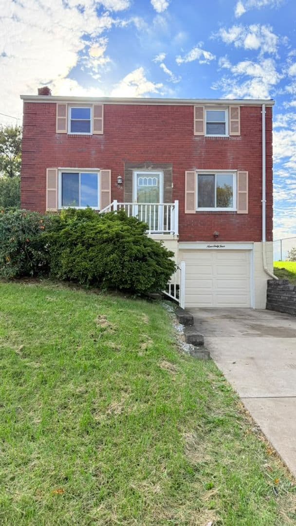 Pittsburgh House: 964 Elizabeth St