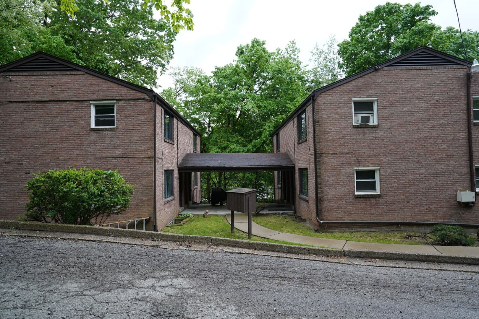 Ross Apartment: 3447-3453 Evergreen Rd
