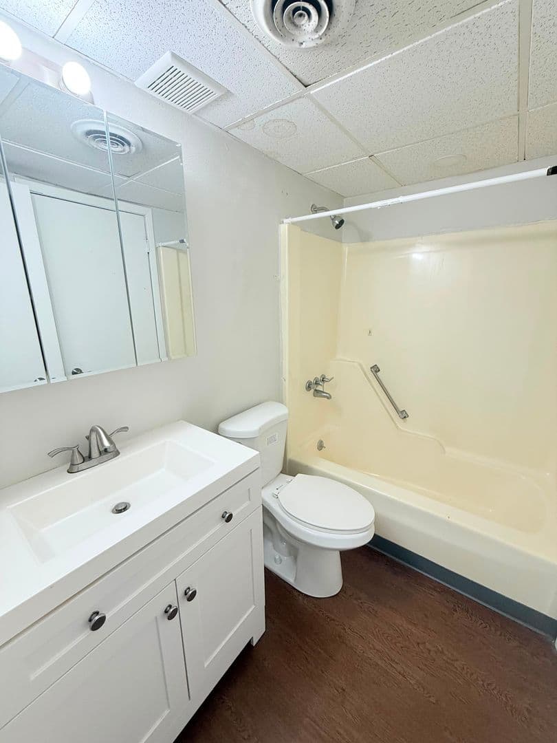 Verona Apartment: 462 South Ave