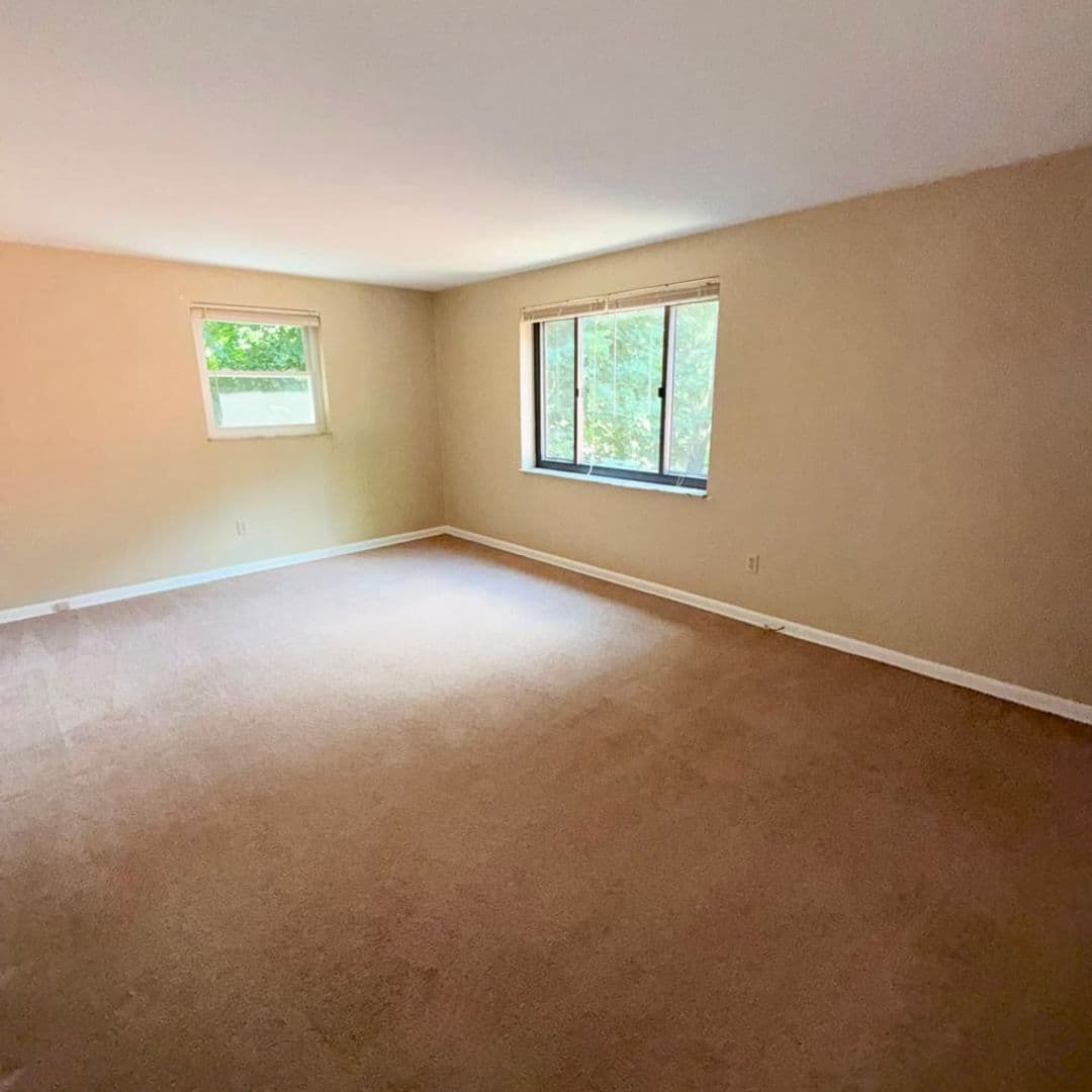 Ross Apartment: 3447-3453 Evergreen Rd