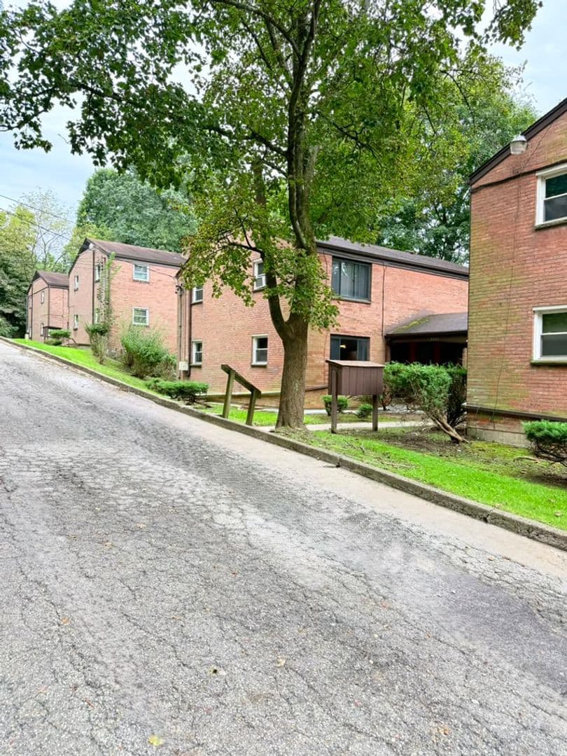 Ross Apartment: 3447-3453 Evergreen Rd