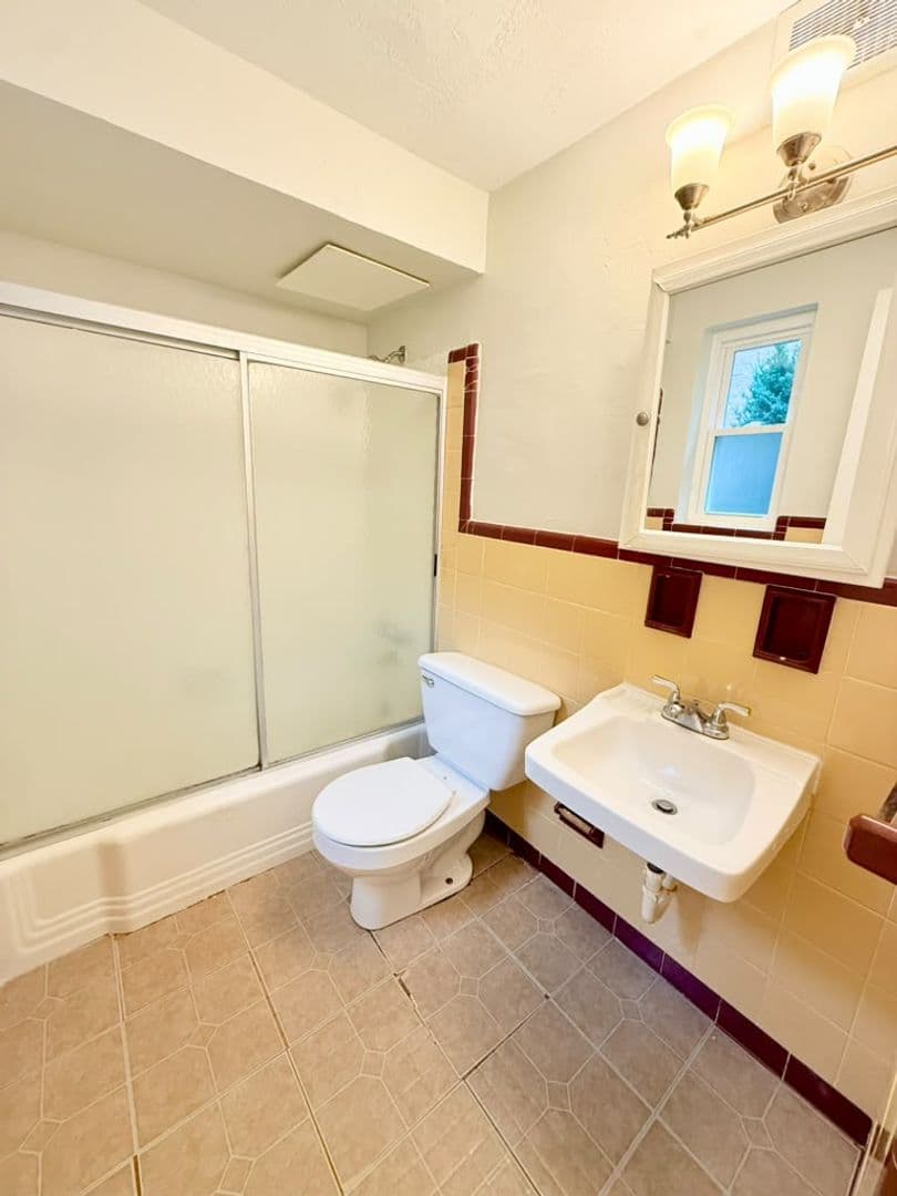 Ross Apartment: 3447-3453 Evergreen Rd