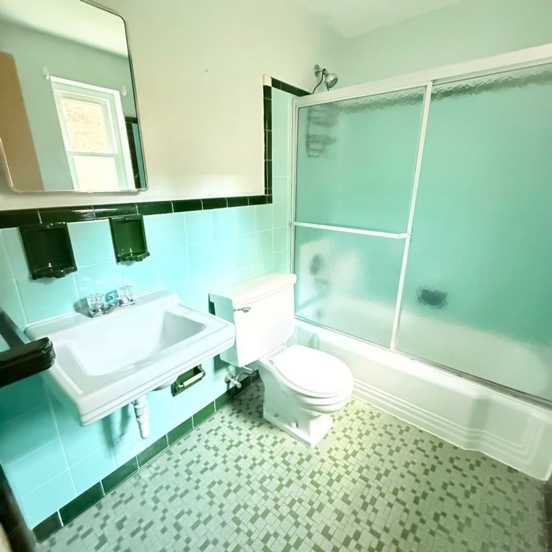 Ross Apartment: 3447-3453 Evergreen Rd