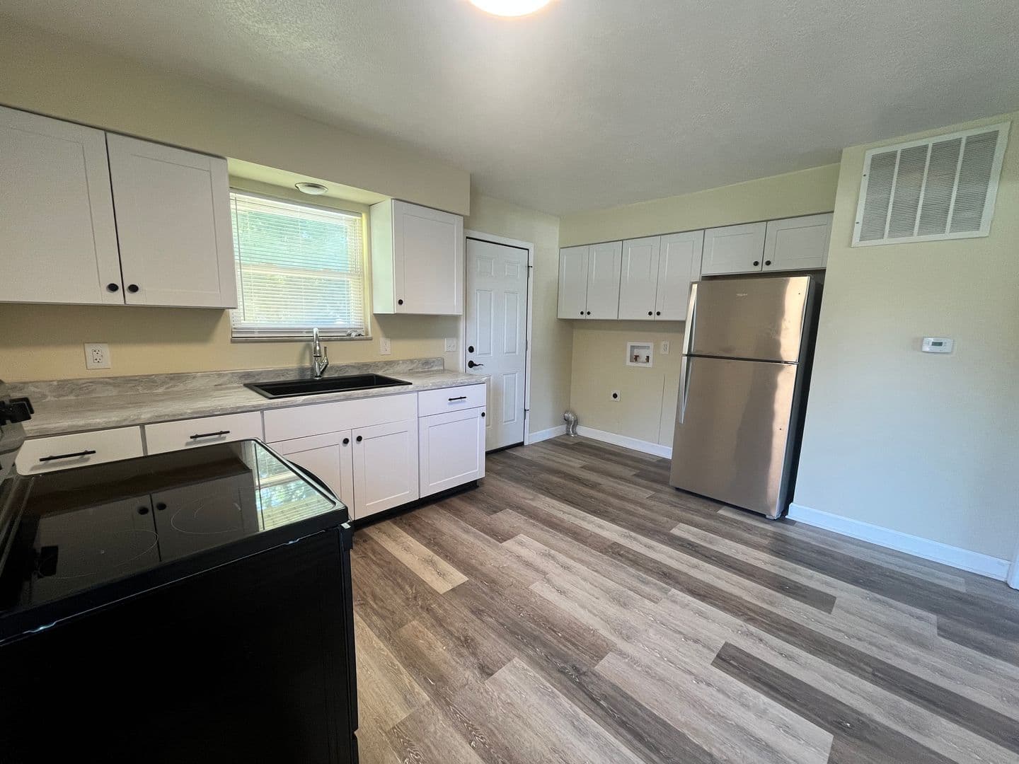 Arcadia Apartment: 307 Sunset Lane
