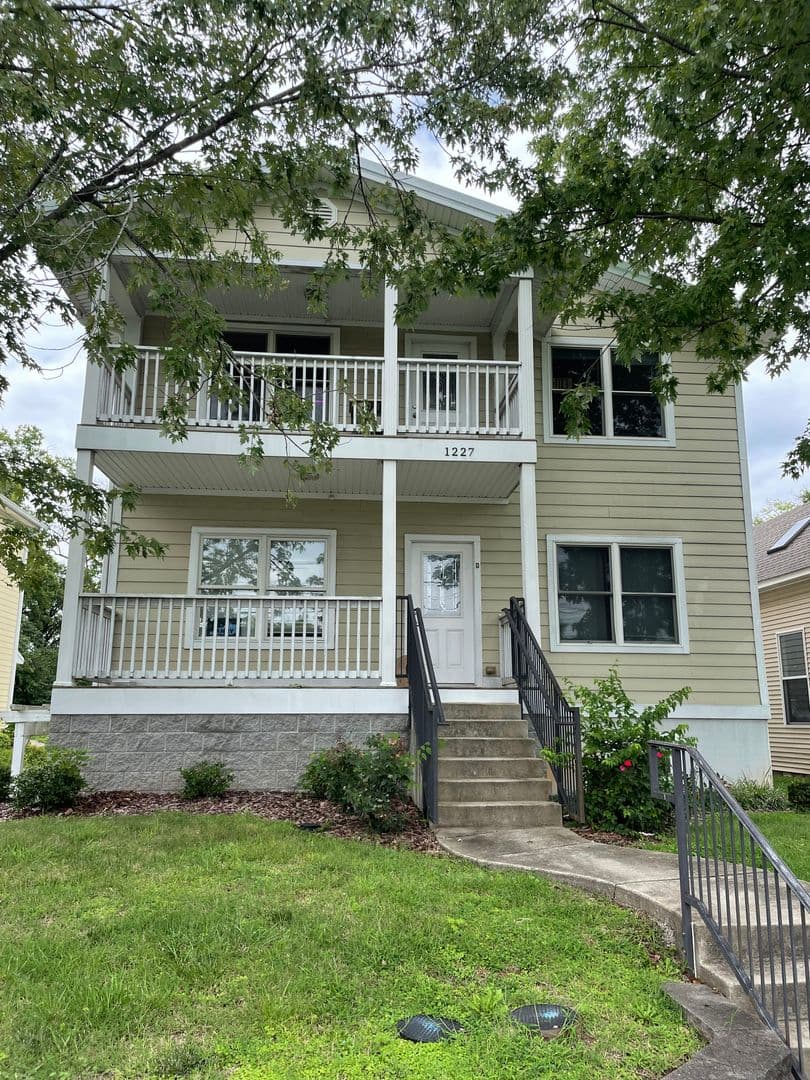 Bowling Green Apartment: 1227 High Street