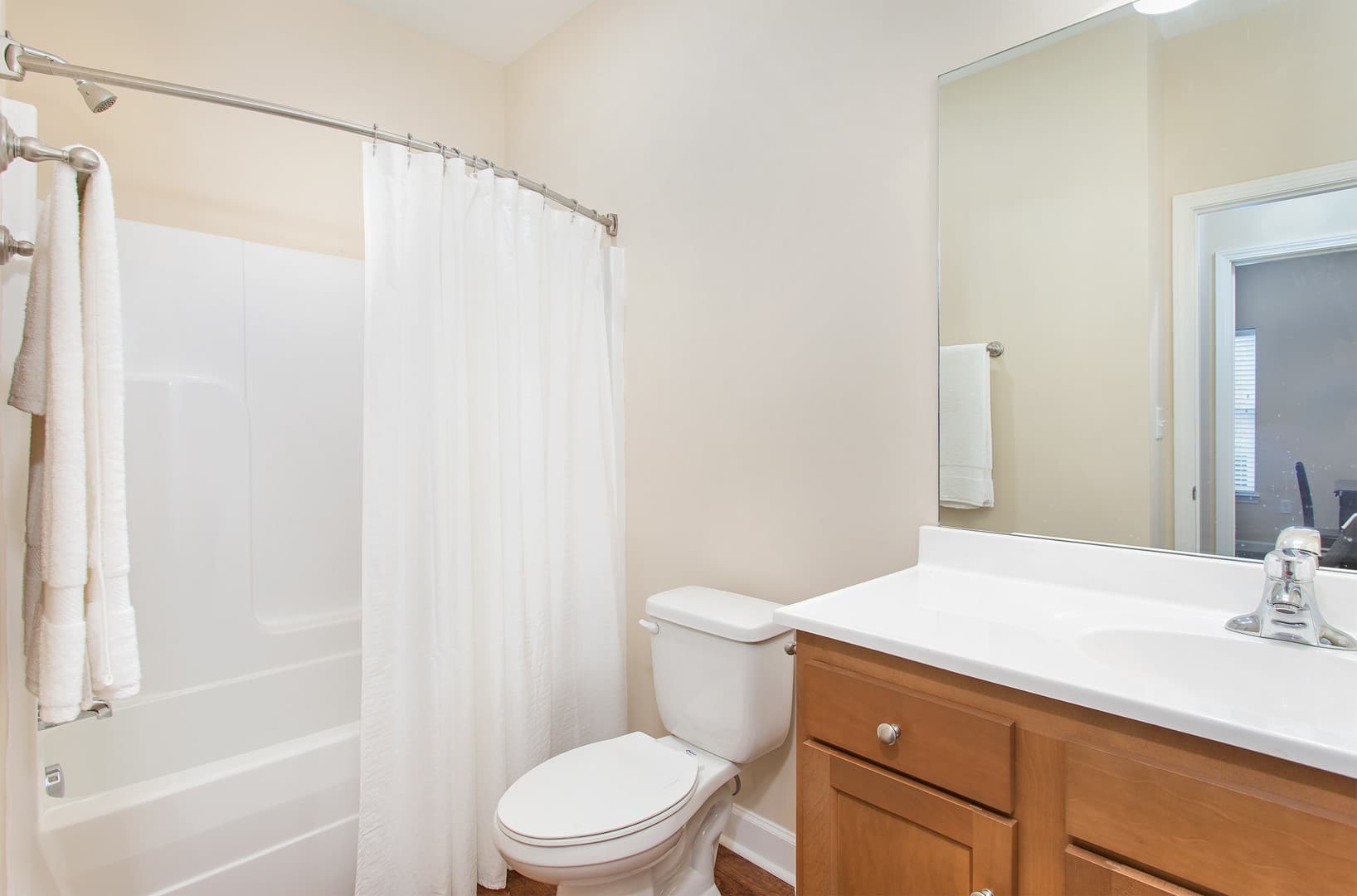 Bowling Green Apartment: 442 Bourbon Street