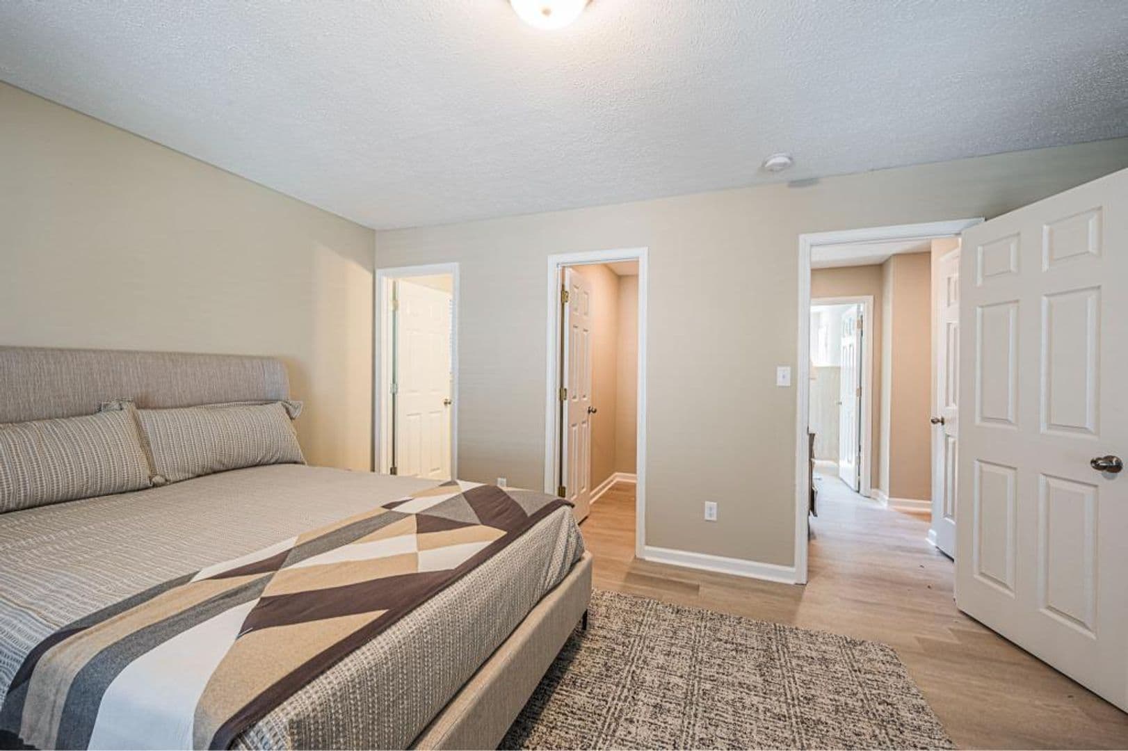 Bowling Green Apartment: 1722 Chestnut Street