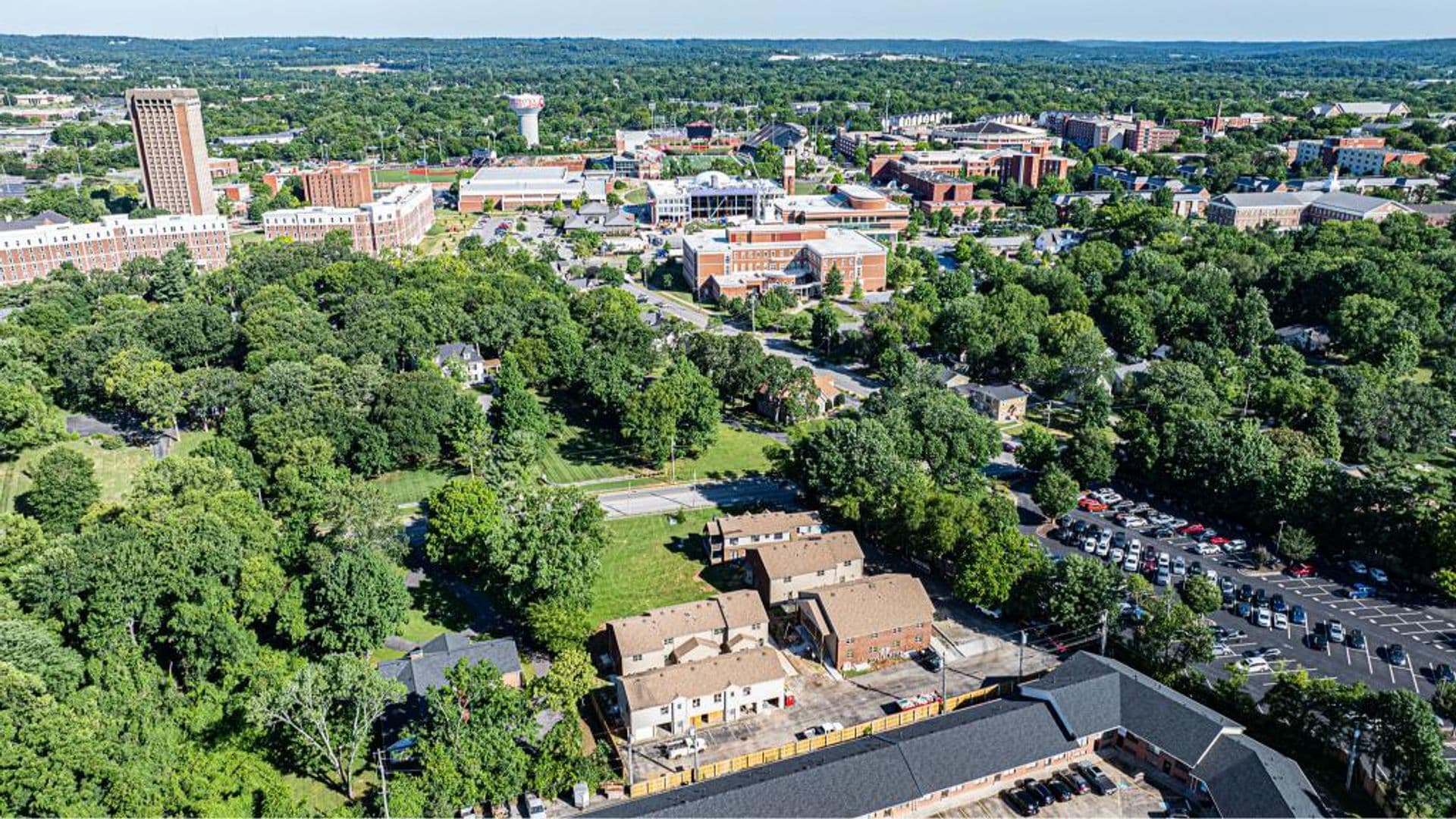 Bowling Green Apartment: 1722 Chestnut Street