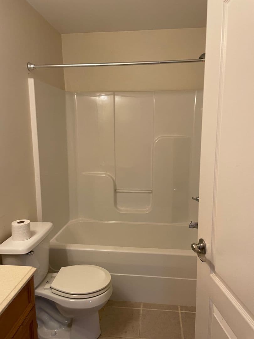 Bowling Green Apartment: 1227 High Street