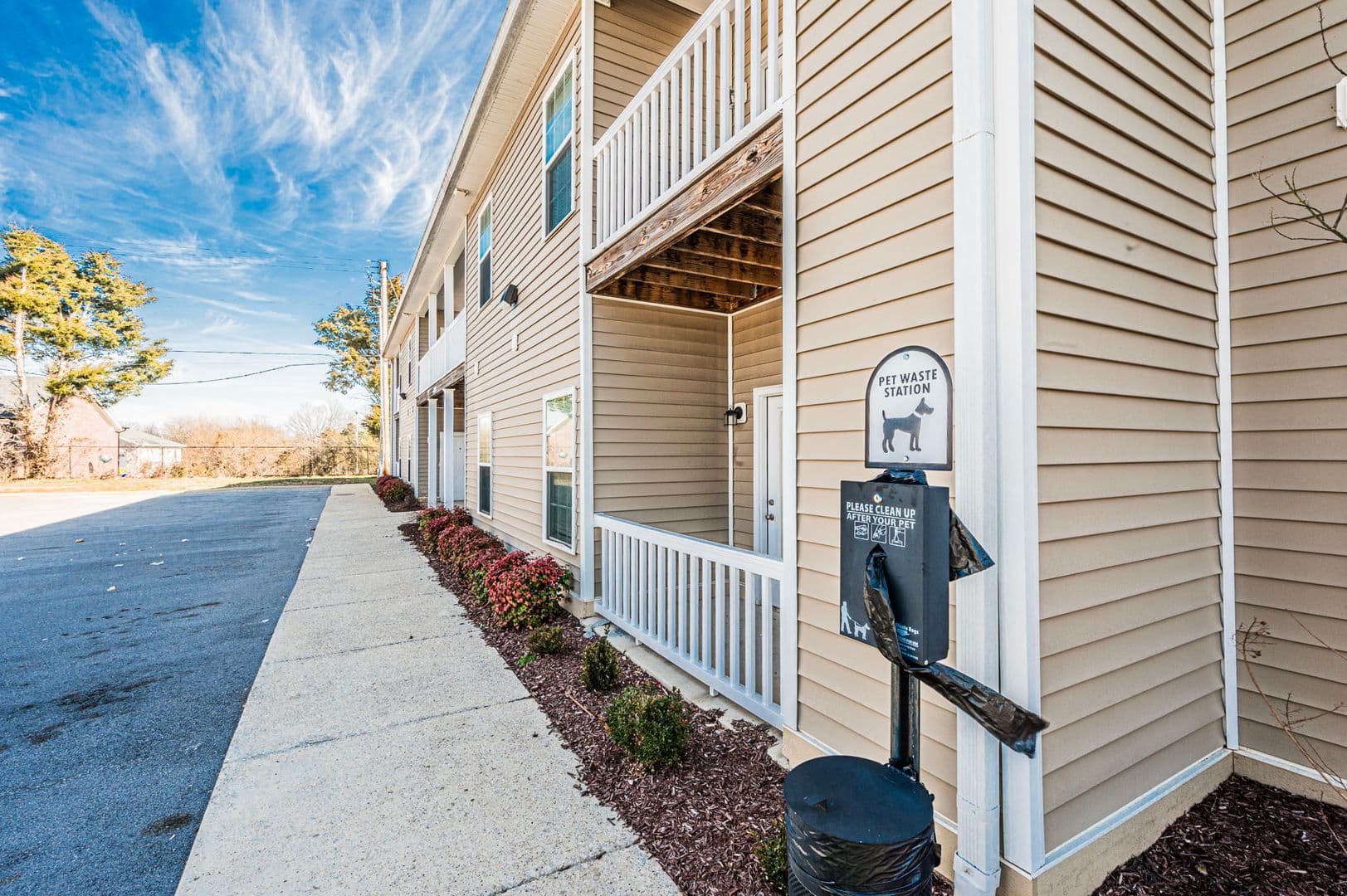 Bowling Green Apartment: Lynnwood Way