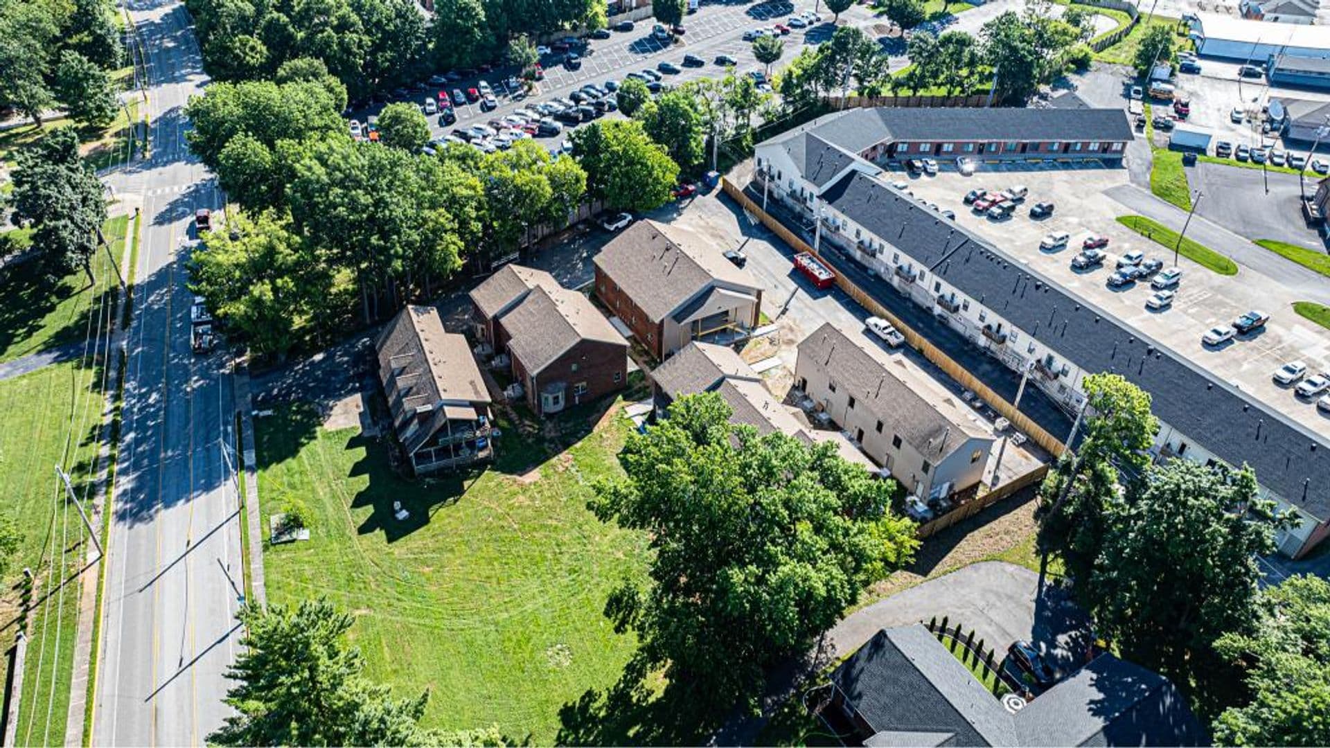 Bowling Green Apartment: 1722 Chestnut Street