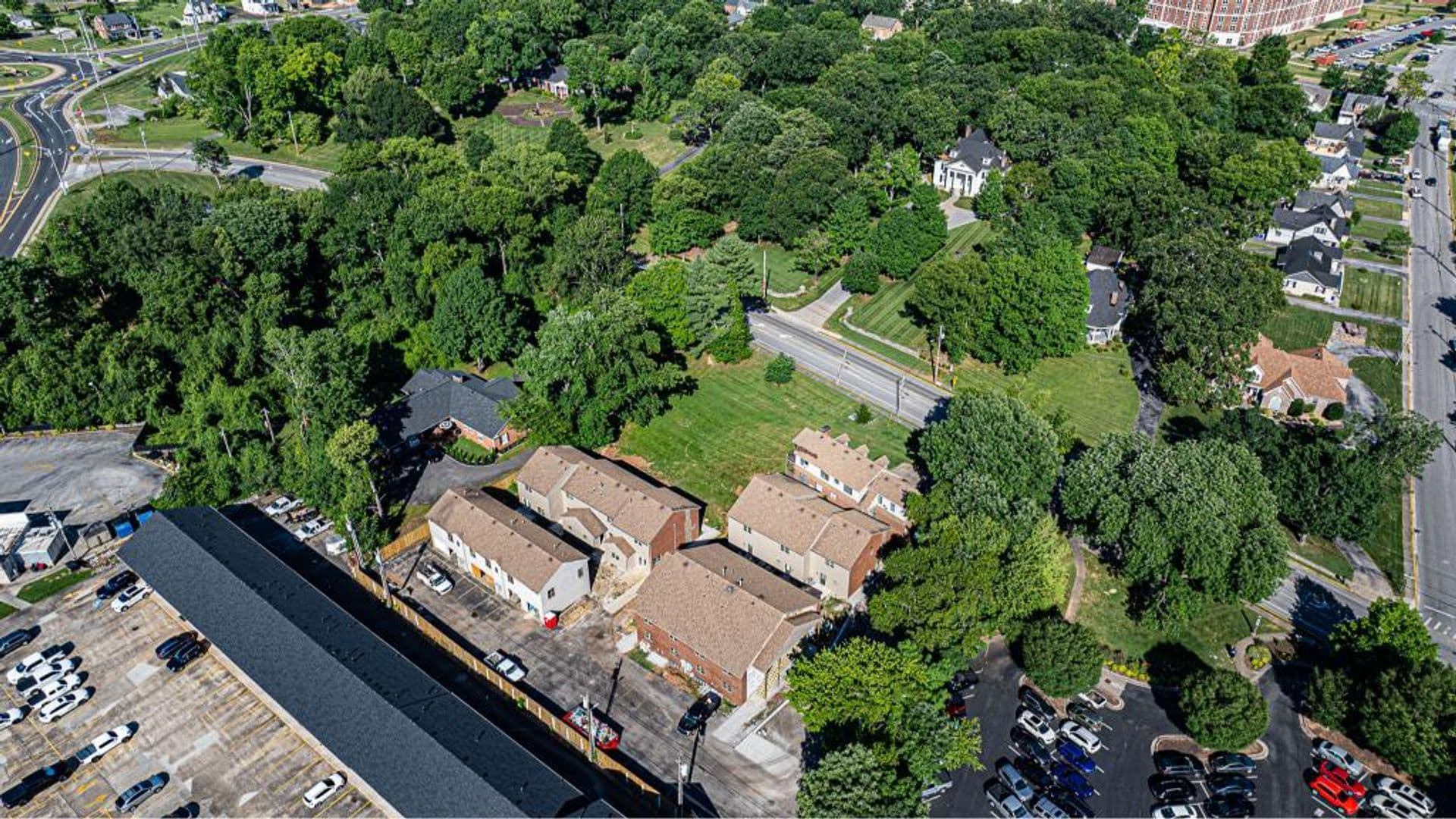 Bowling Green Apartment: 1722 Chestnut Street