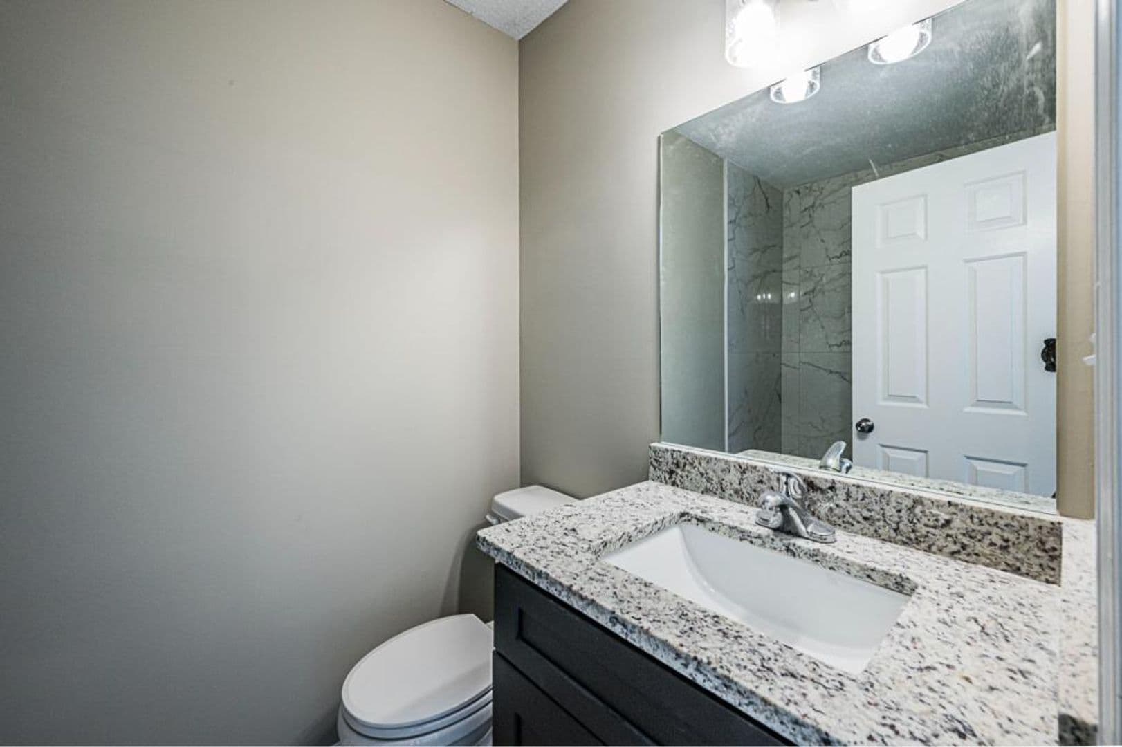 Bowling Green Apartment: 1722 Chestnut Street