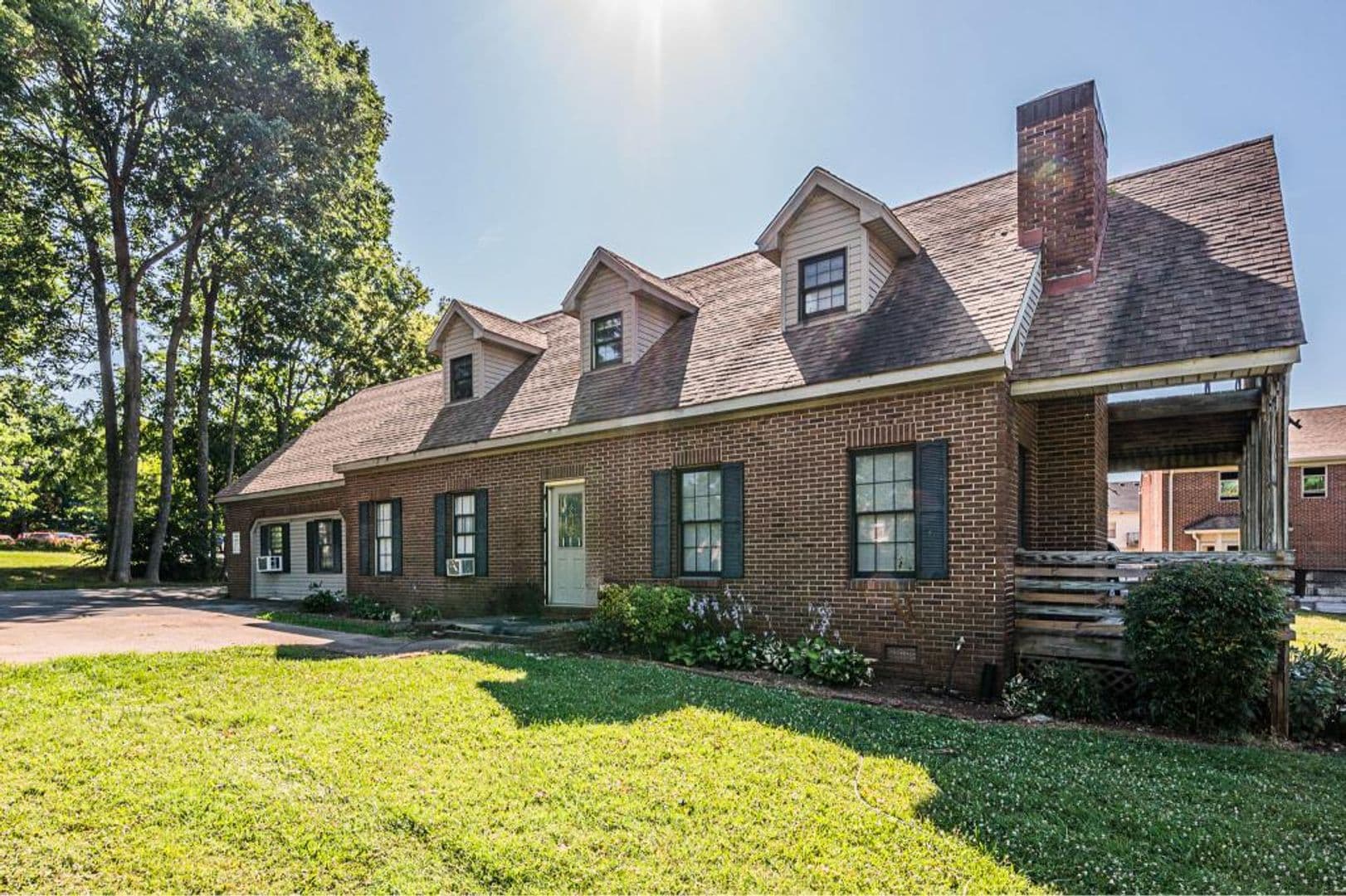 Bowling Green Apartment: 1722 Chestnut Street