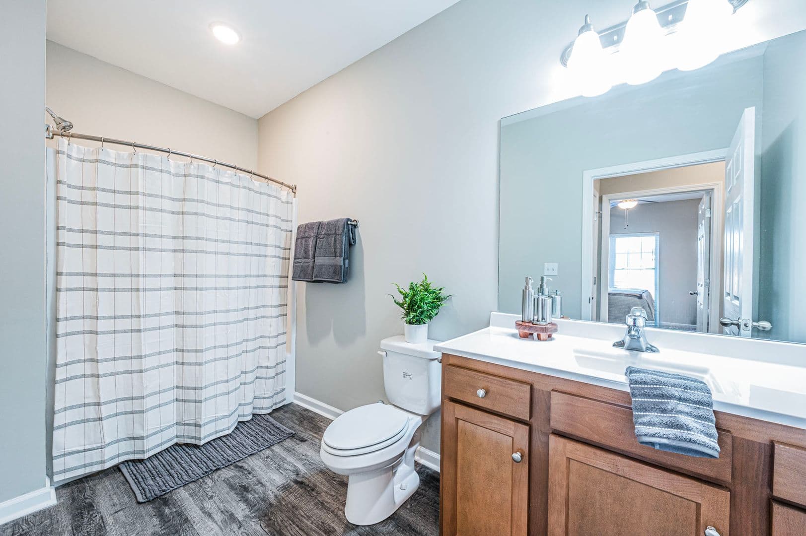 Bowling Green Apartment: Lynnwood Way