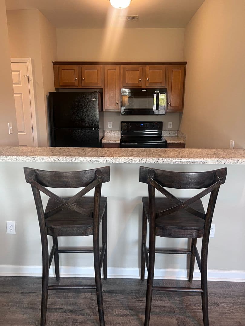 Bowling Green Apartment: Lynnwood Way