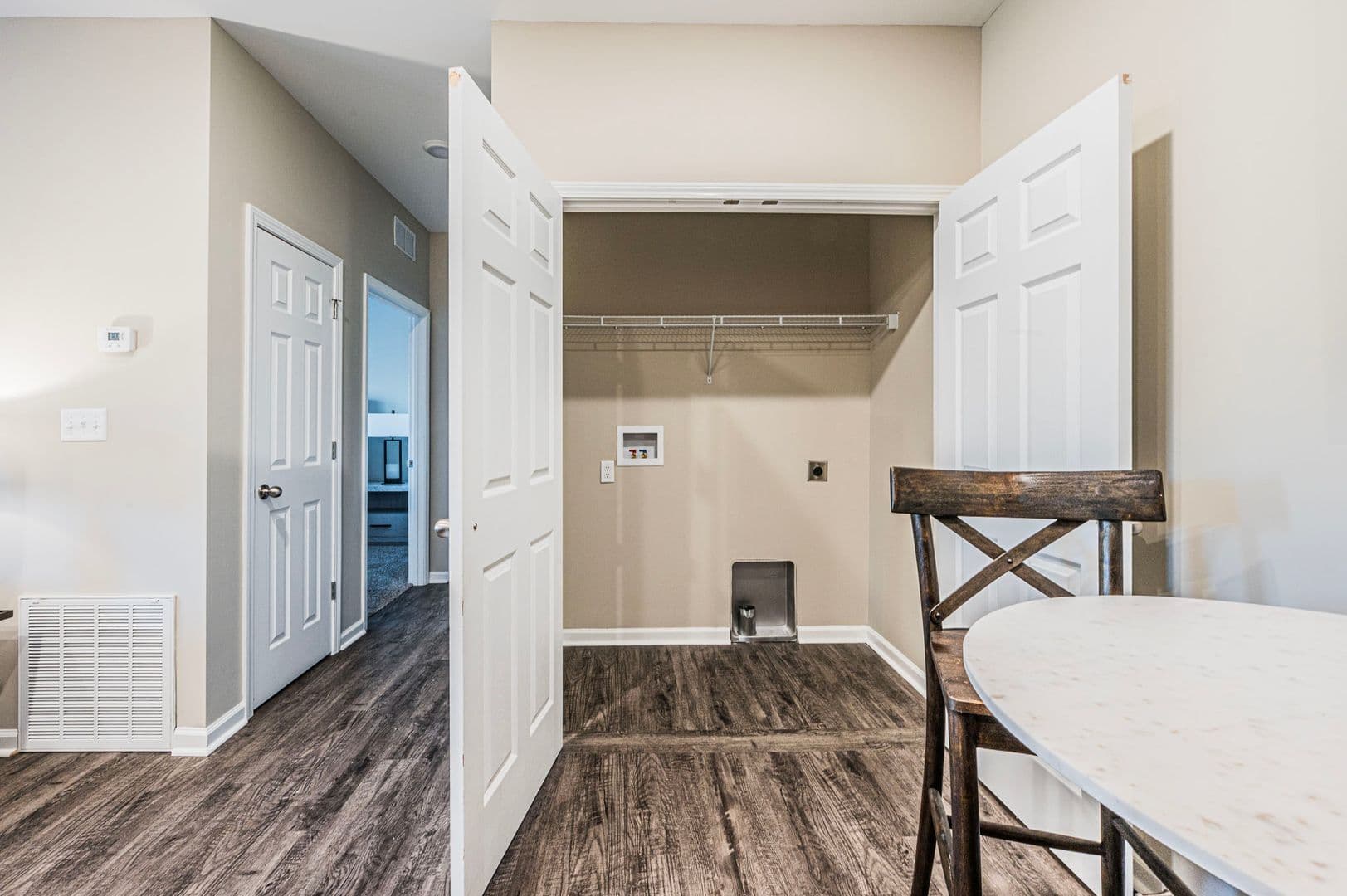 Bowling Green Apartment: Lynnwood Way