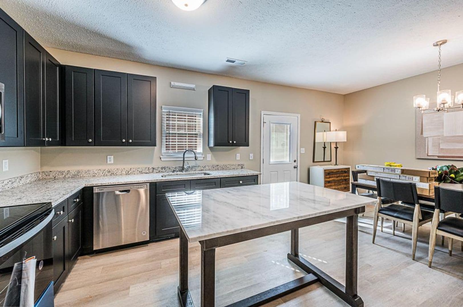 Bowling Green Apartment: 1722 Chestnut Street