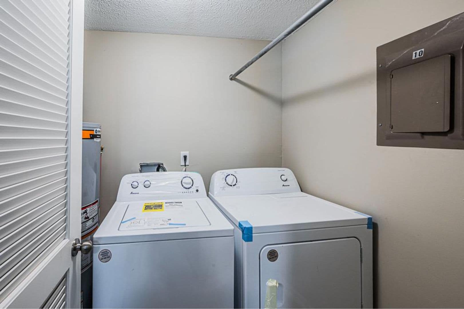 Bowling Green Apartment: 1722 Chestnut Street
