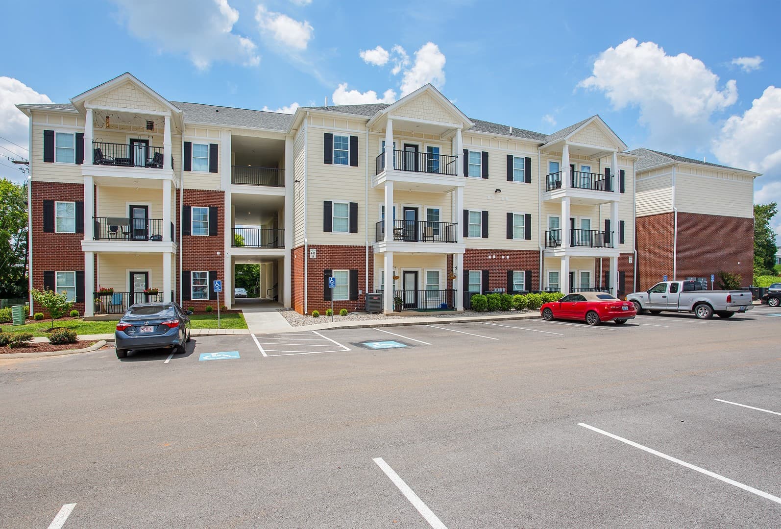 Bowling Green Apartment: 442 Bourbon Street