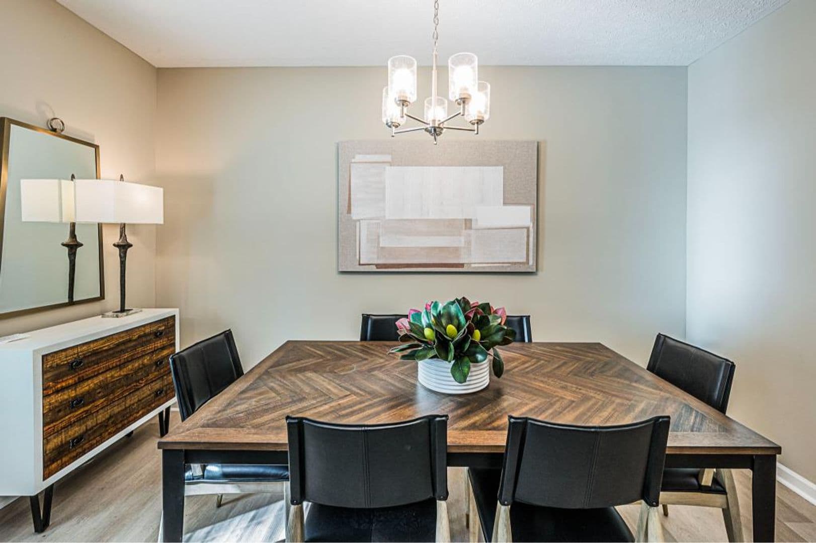 Bowling Green Apartment: 1722 Chestnut Street