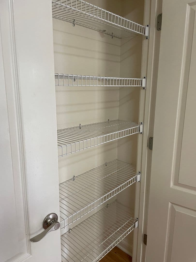 Bowling Green Apartment: 1227 High Street