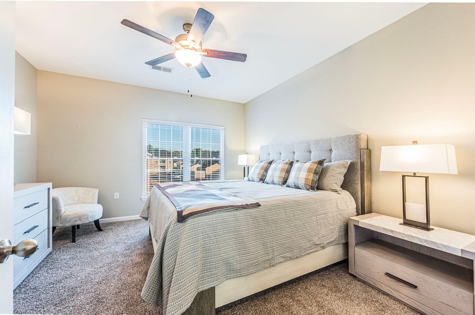 Bowling Green Apartment: Lynnwood Way