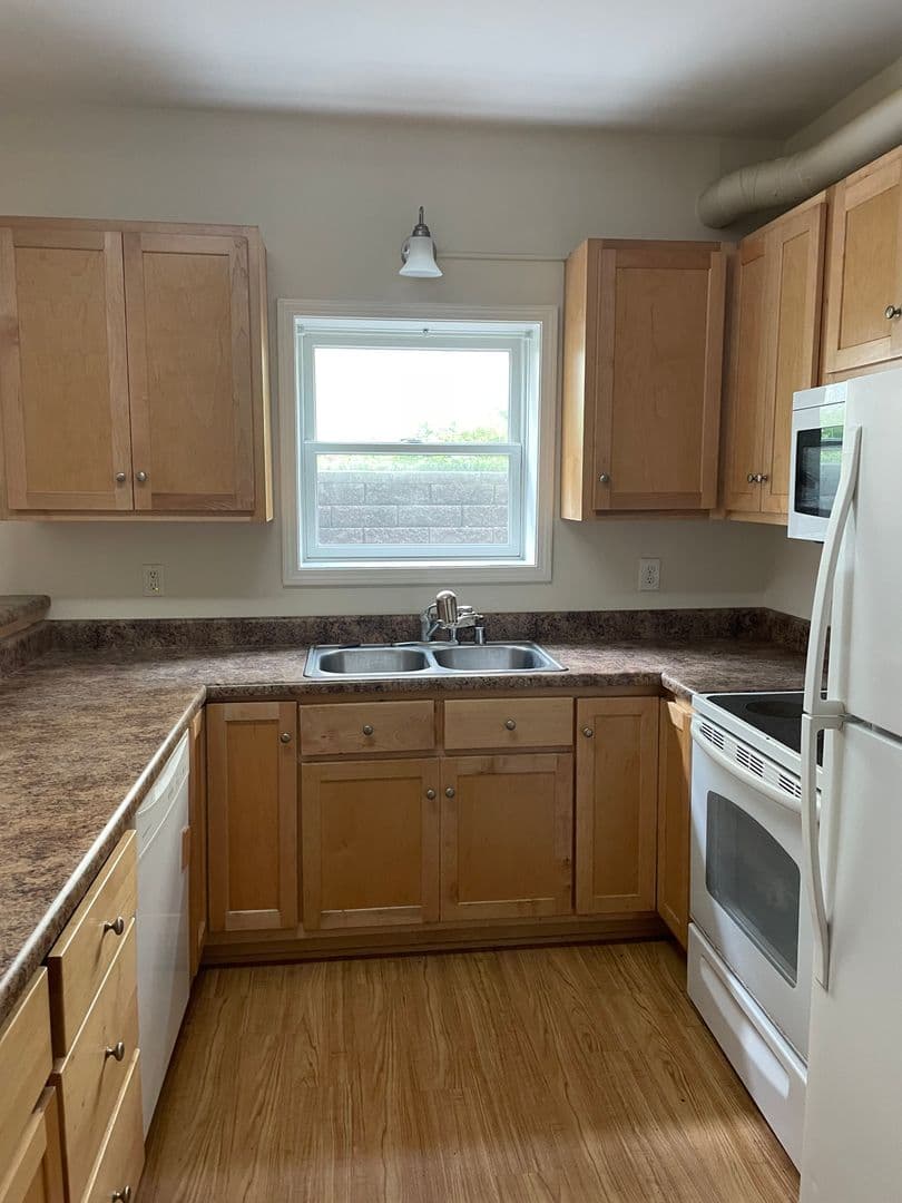 Bowling Green Apartment: 1227 High Street