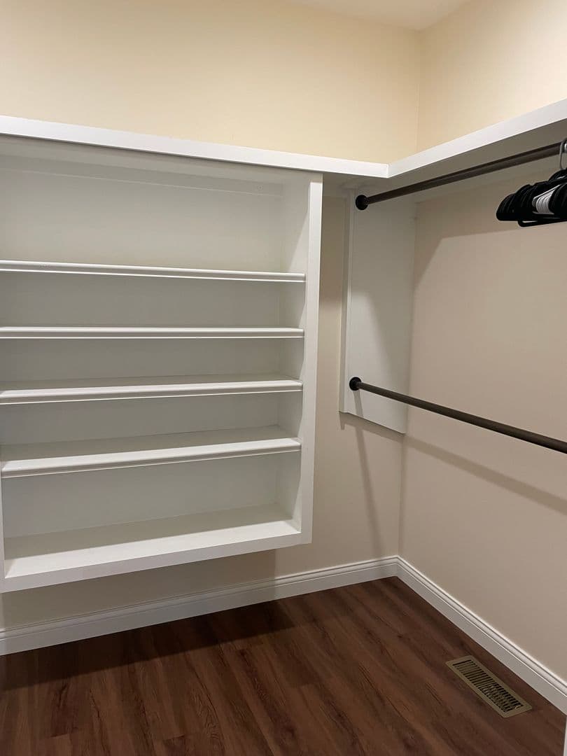 Bowling Green Apartment: 1227 High Street