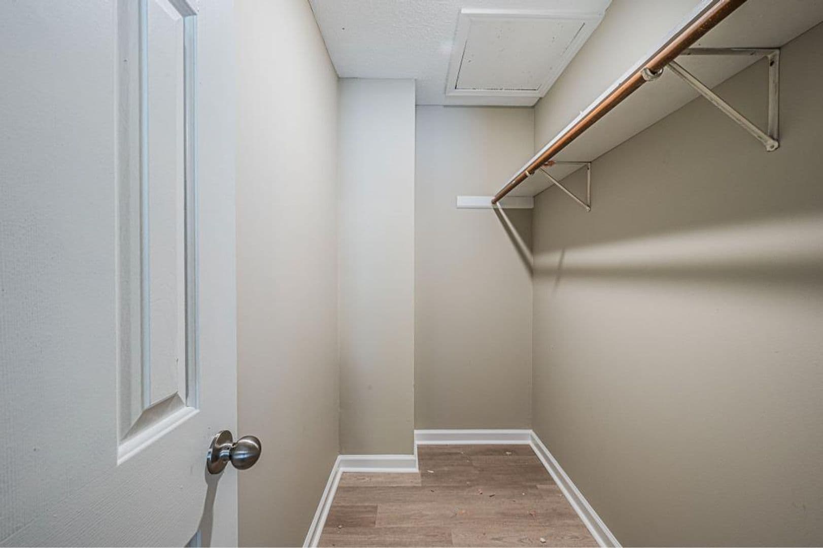 Bowling Green Apartment: 1722 Chestnut Street